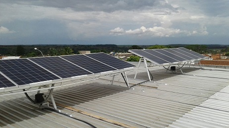 Sistema instalado no telhado do posto de combustível em Morrinhos